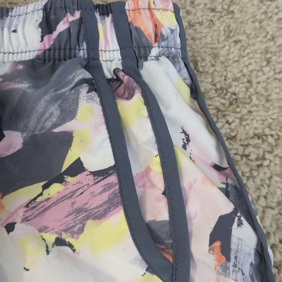 Running shorts - Picture 3 of 8